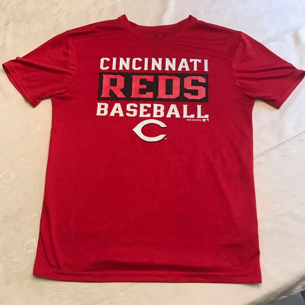 Cincinnati Reds T-Shirt. Size 14-16